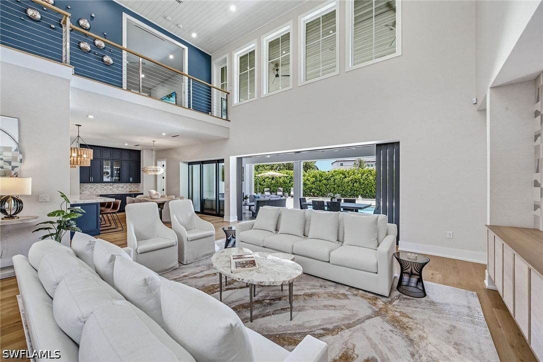 692 Banyan Boulevard, Naples, FL 34102 photo 3