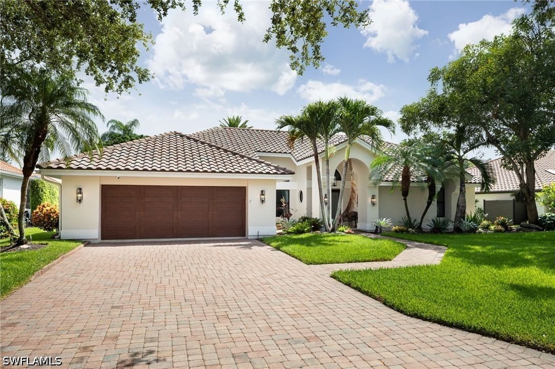 196 Monterey Drive, Naples, FL 34119 photo 2