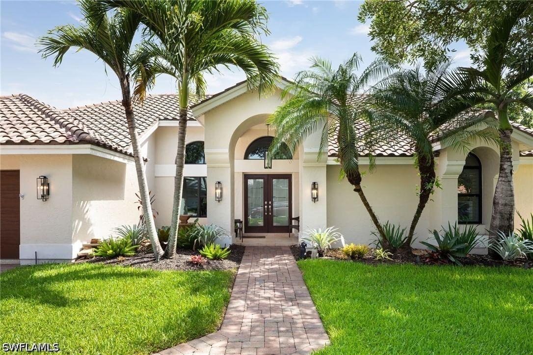 196 Monterey Drive, Naples, FL 34119 photo 3