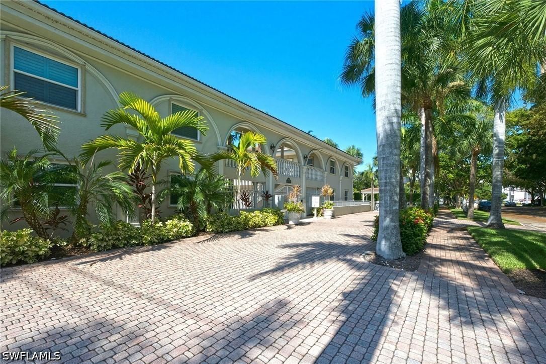 980 7th Avenue S #204, Naples, FL 34102 photo 2