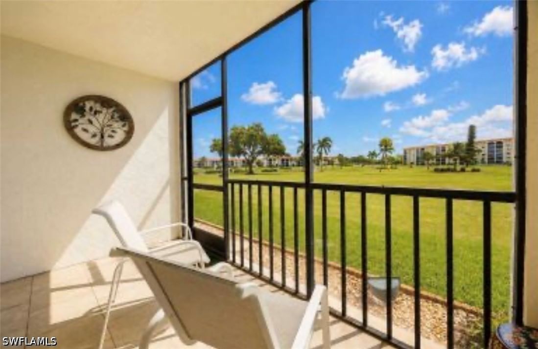 41 High Point Circle S #105, Naples, FL 34103 photo 2