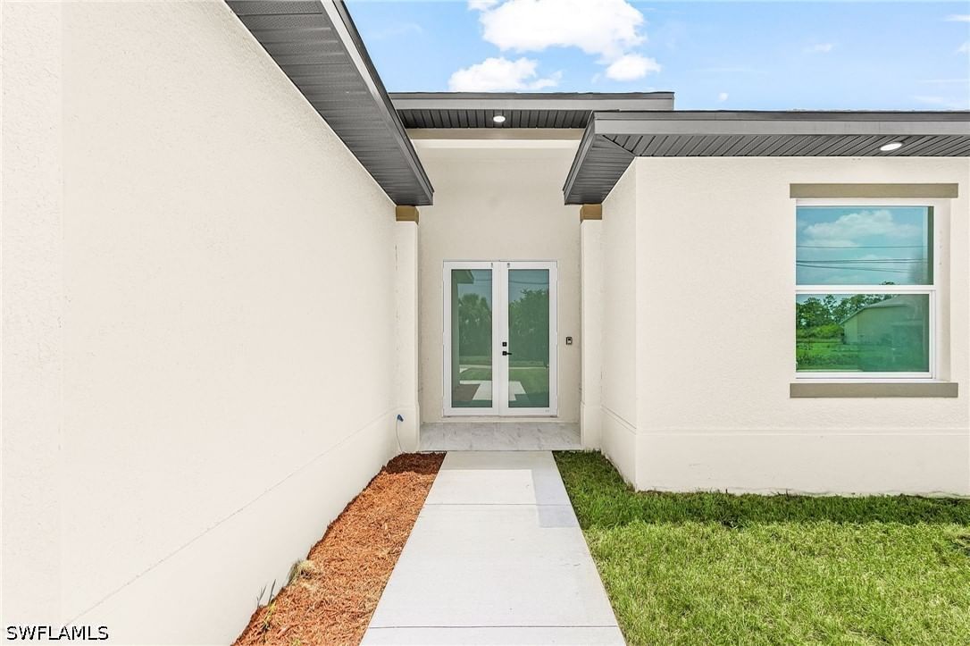 748 Chestnut Street E, Lehigh Acres, FL 33974 photo 2