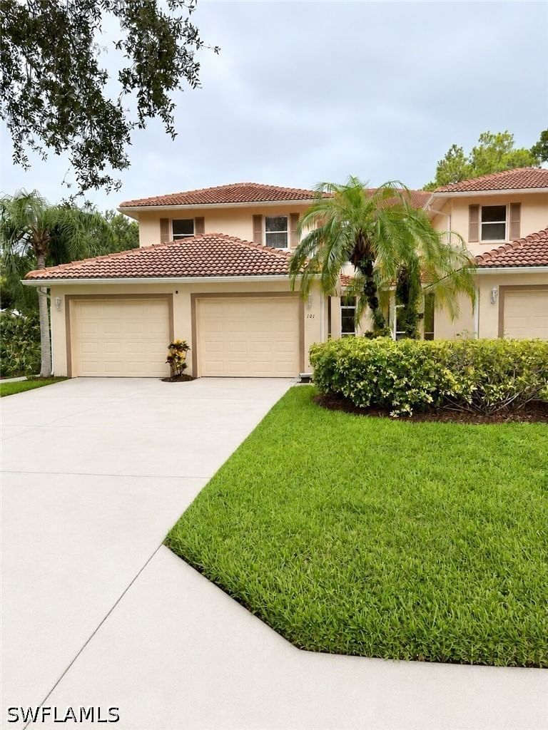 517 Robin Hood Circle #101, Naples, FL 34104 photo 2