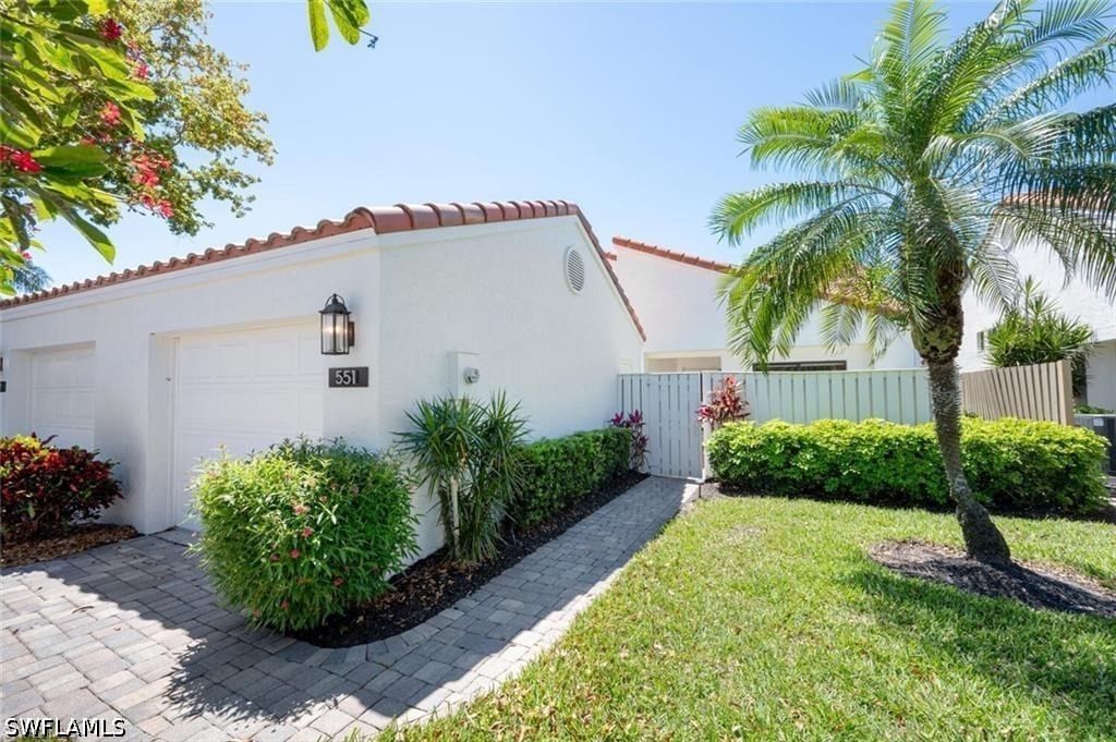 551 Beachwalk Circle, Naples, FL 34108 photo 2