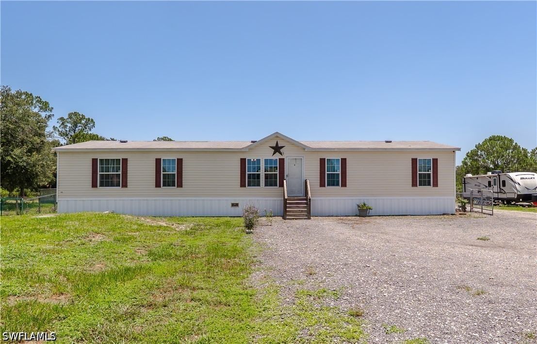 585 S Lindero Street, Clewiston, FL 33440 photo 2