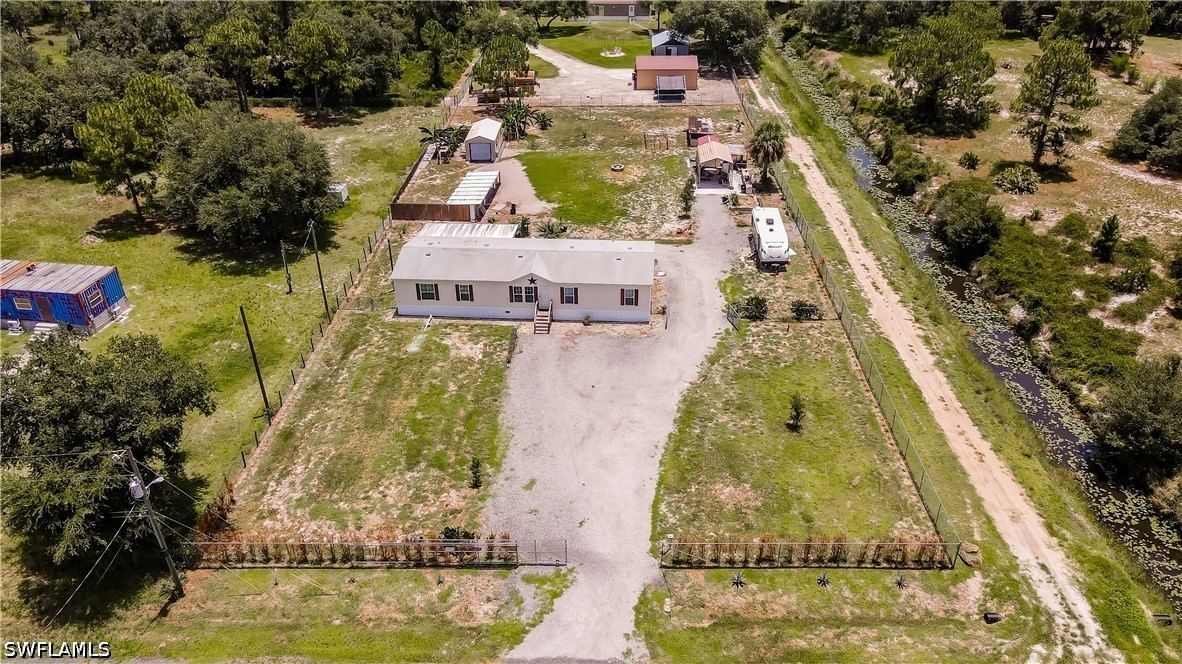 585 S Lindero Street, Clewiston, FL 33440 photo 3
