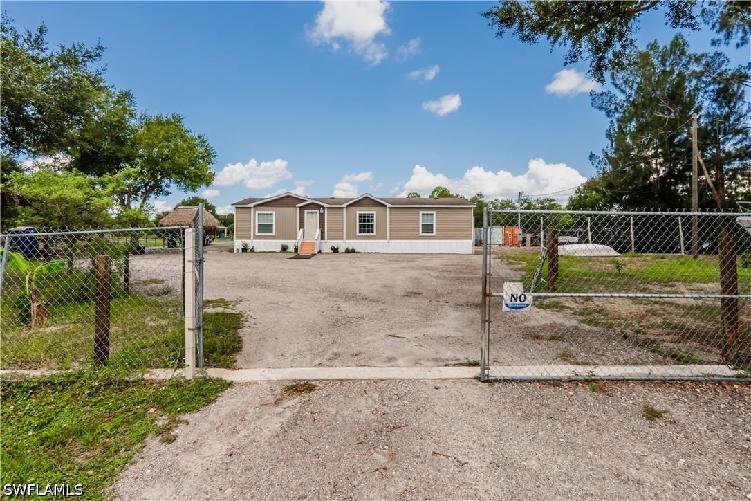 130 S Nogal Street, Clewiston, FL 33440 photo 2