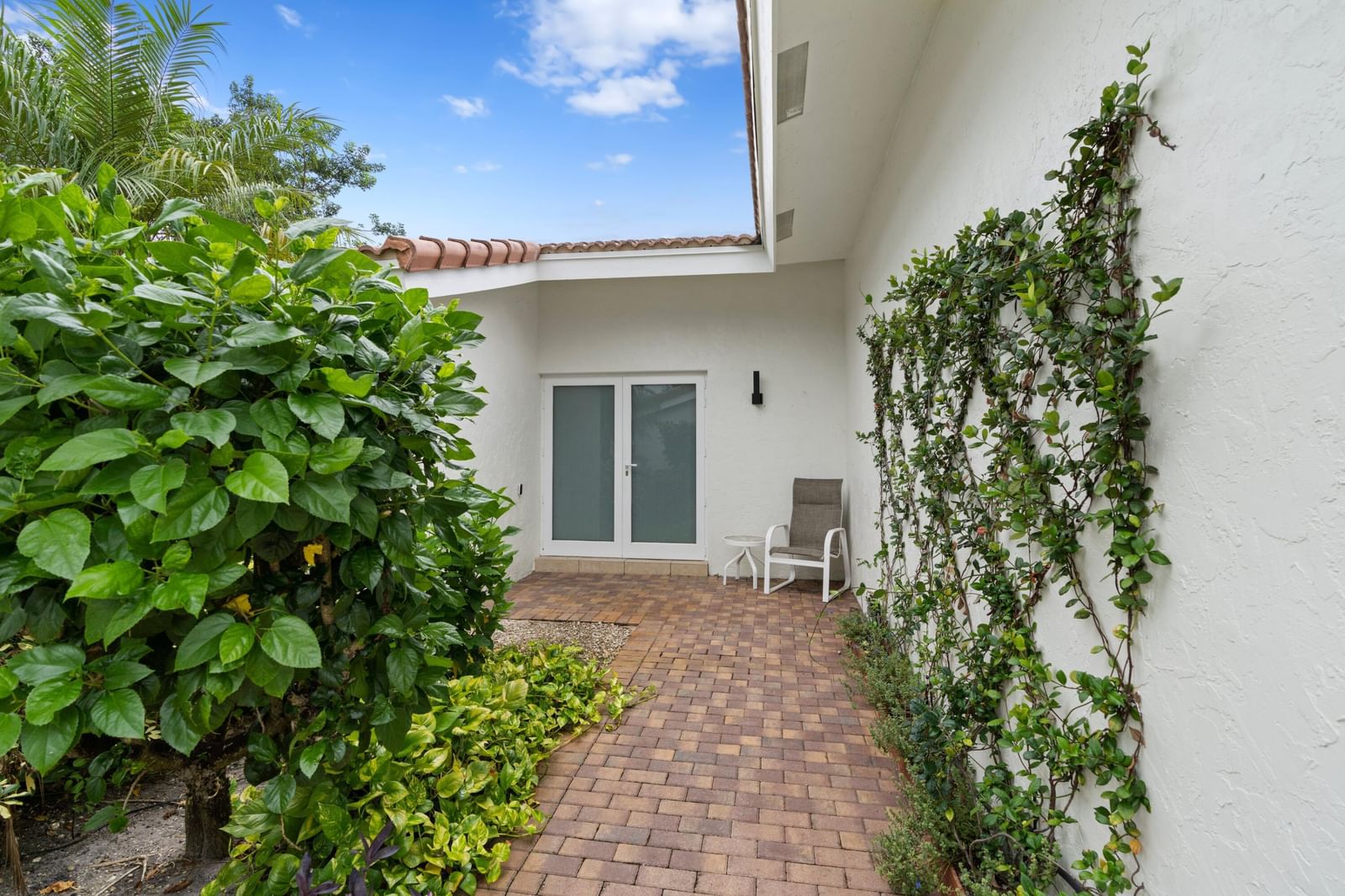 925 Foxpointe Circle, Delray Beach, FL 33445 photo 3