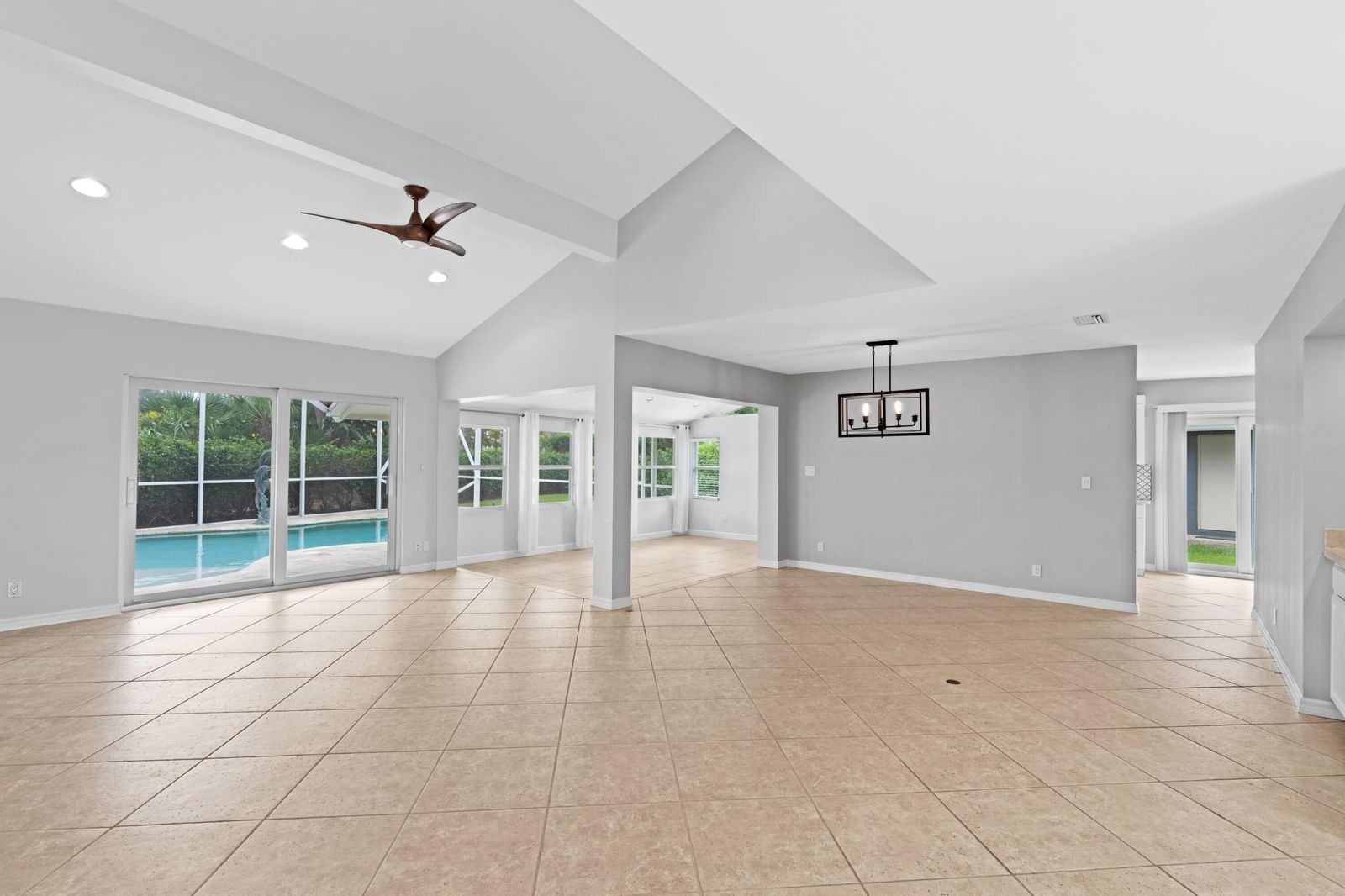 925 Foxpointe Circle, Delray Beach, FL 33445 photo 5