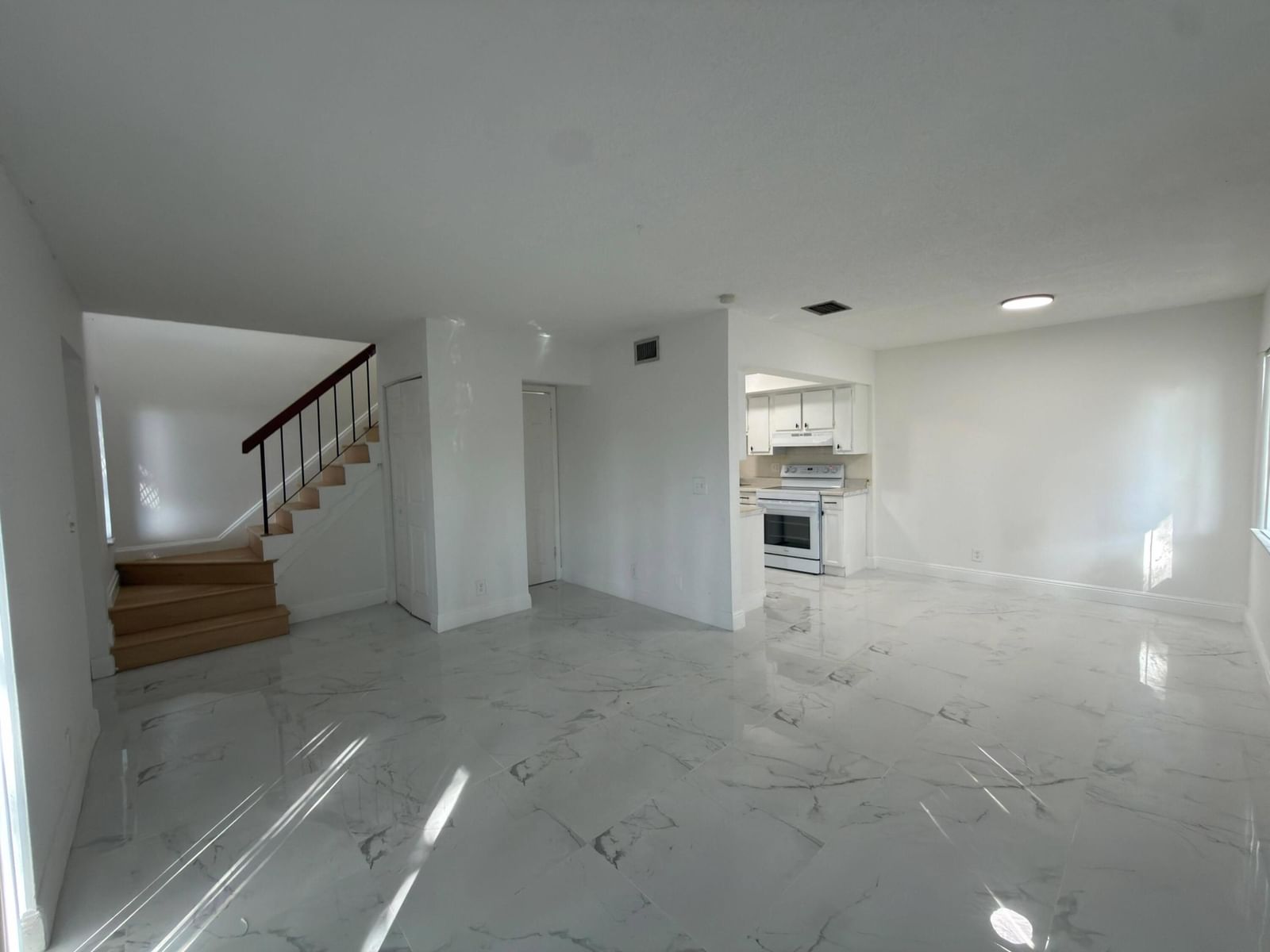 5702 NW 22nd Court #28-b, Lauderhill, FL 33313