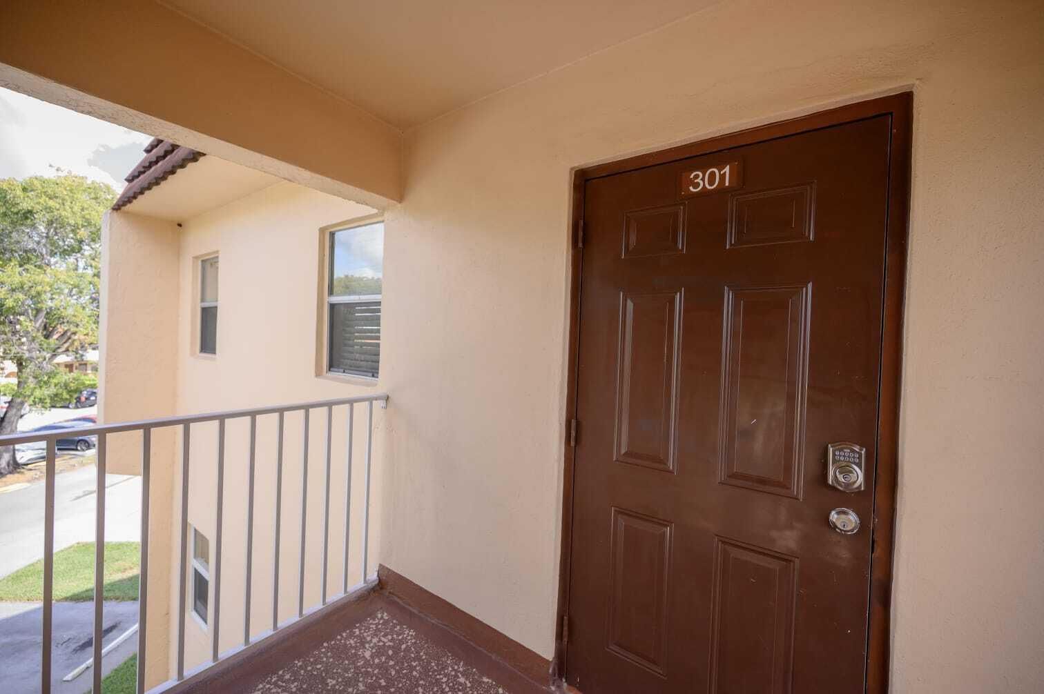 8861 Sunrise Lakes Boulevard #Unit 301, Sunrise, FL 33322 photo 2