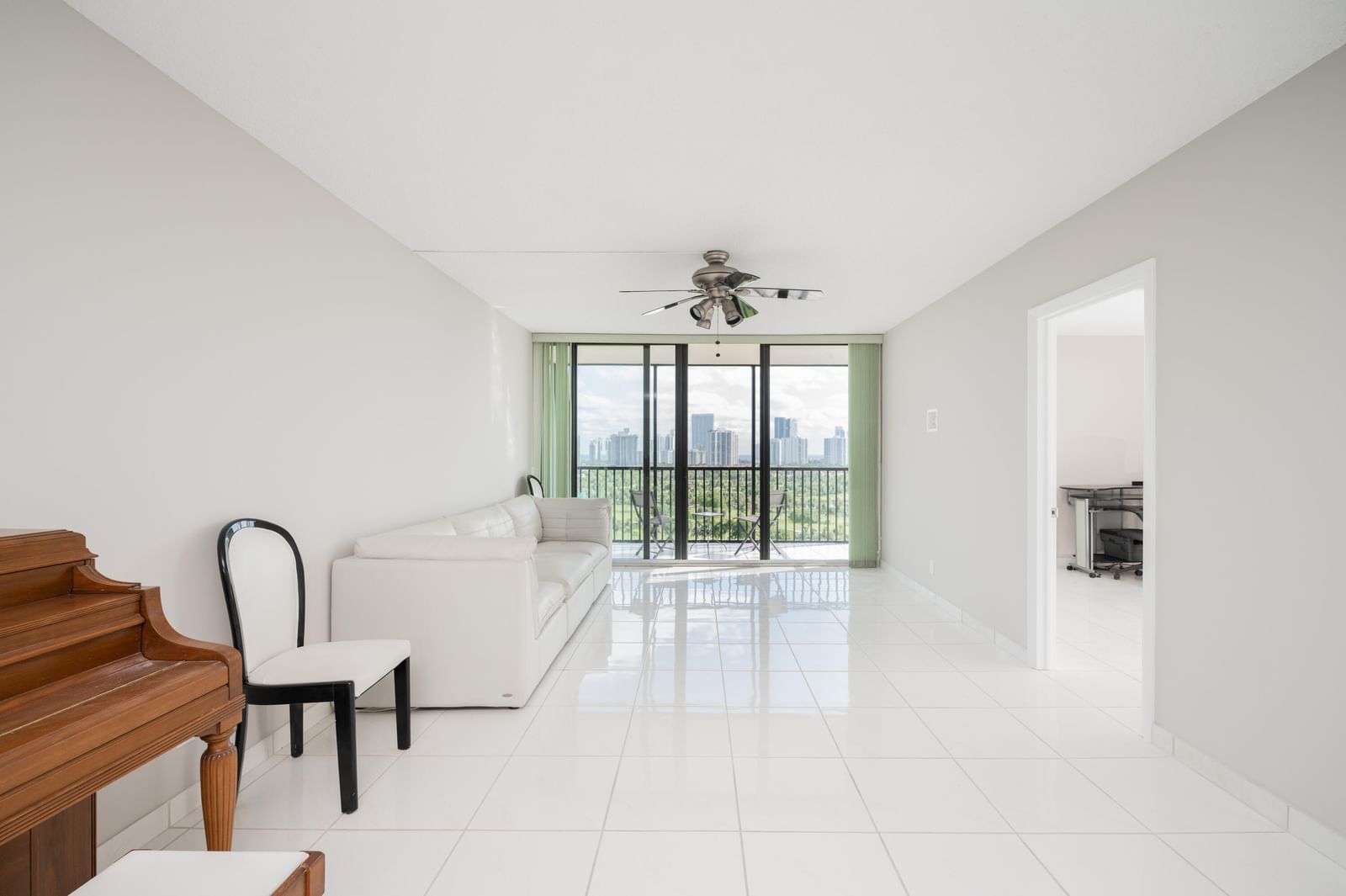 20335 W Country Club Drive #1704, Aventura, FL 33180 photo 4
