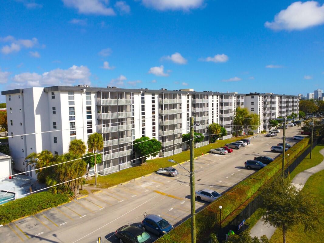 16851 NE 23rd Avenue #A408, North Miami Beach, FL 33160 photo 2