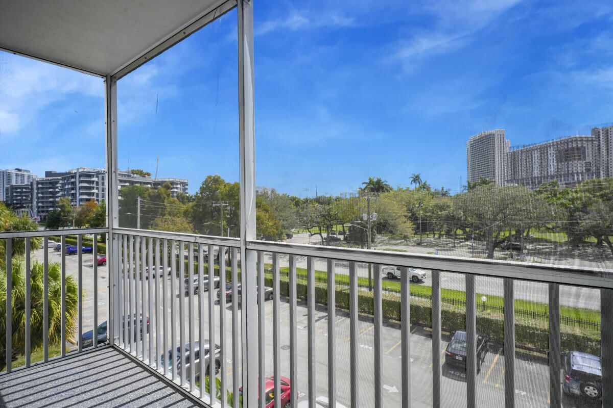16851 NE 23rd Avenue #A408, North Miami Beach, FL 33160 photo 3