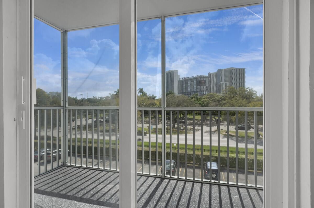 16851 NE 23rd Avenue #A408, North Miami Beach, FL 33160 photo 4