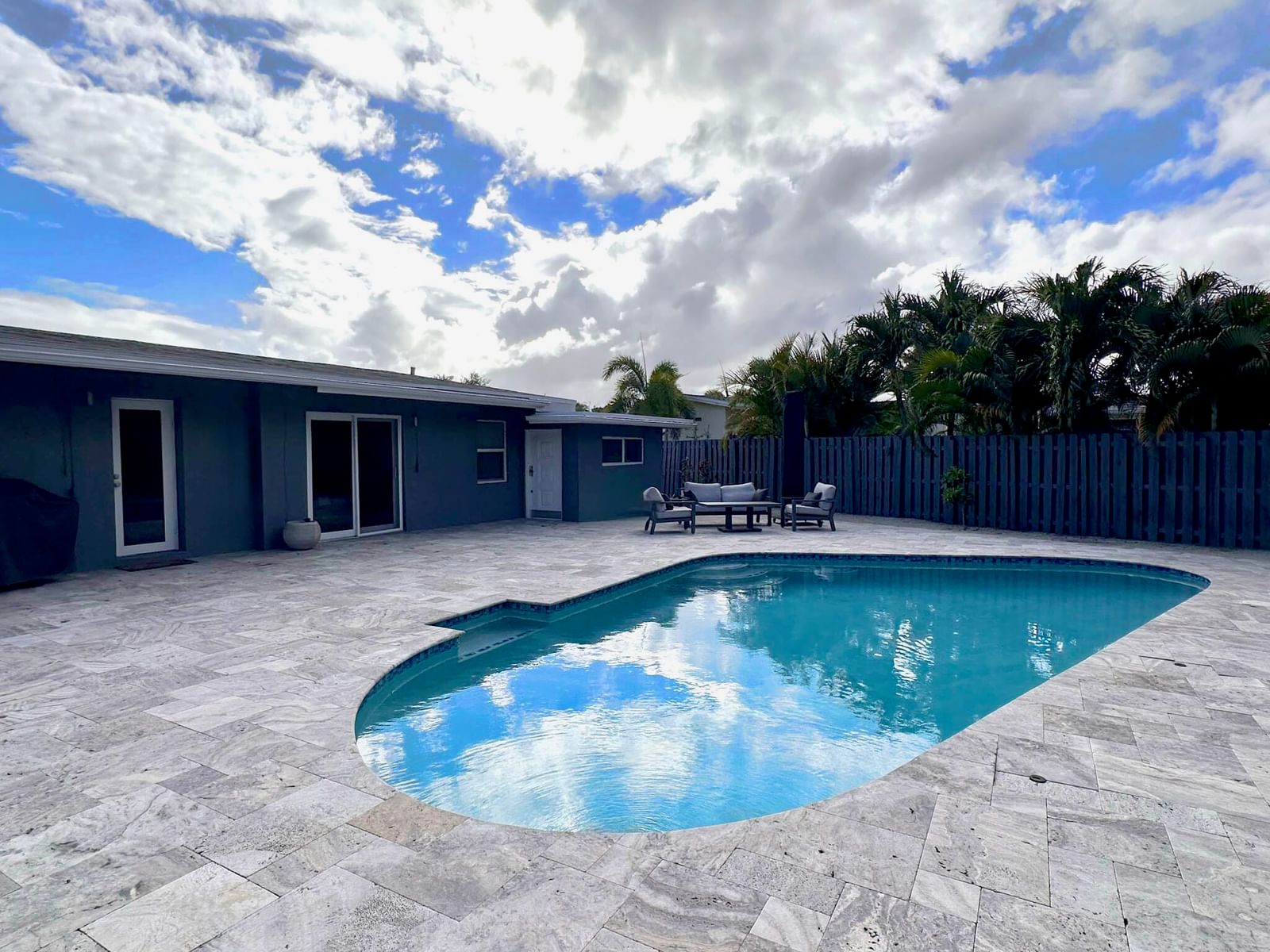 525 NE 27th Street, Wilton Manors, FL 33334 photo 2