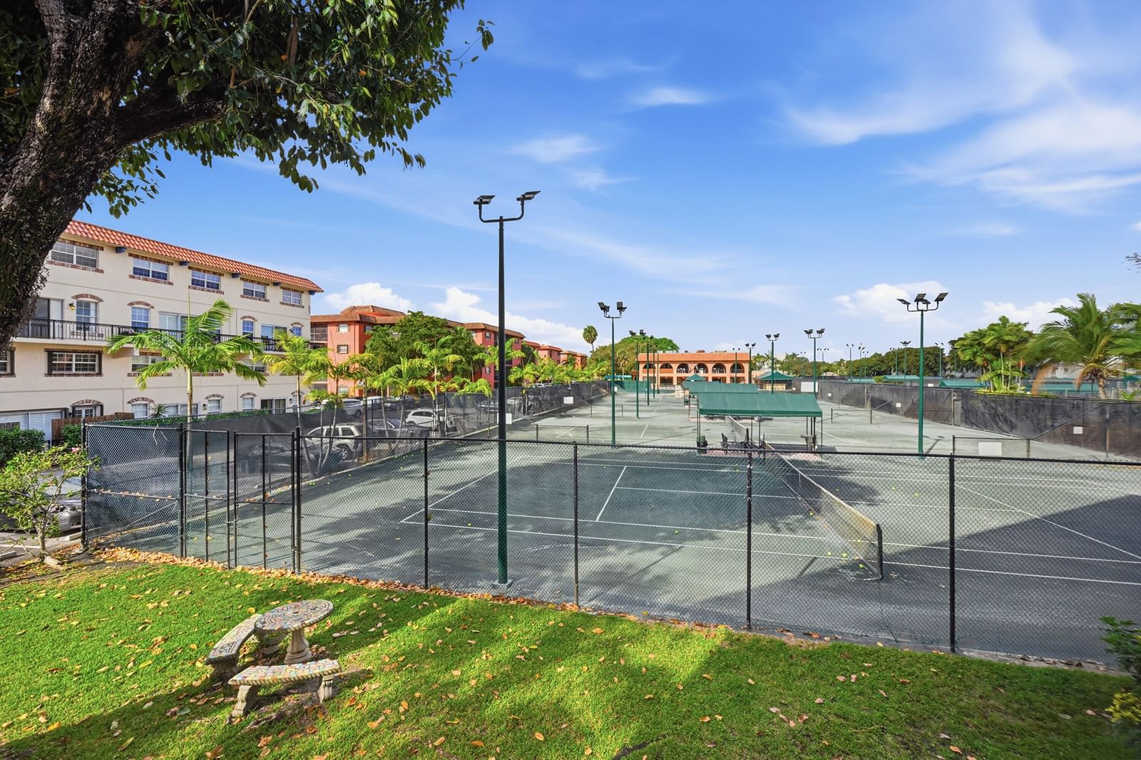630 TENNIS CLUB Drive #204, Fort Lauderdale, FL 33311 photo 2