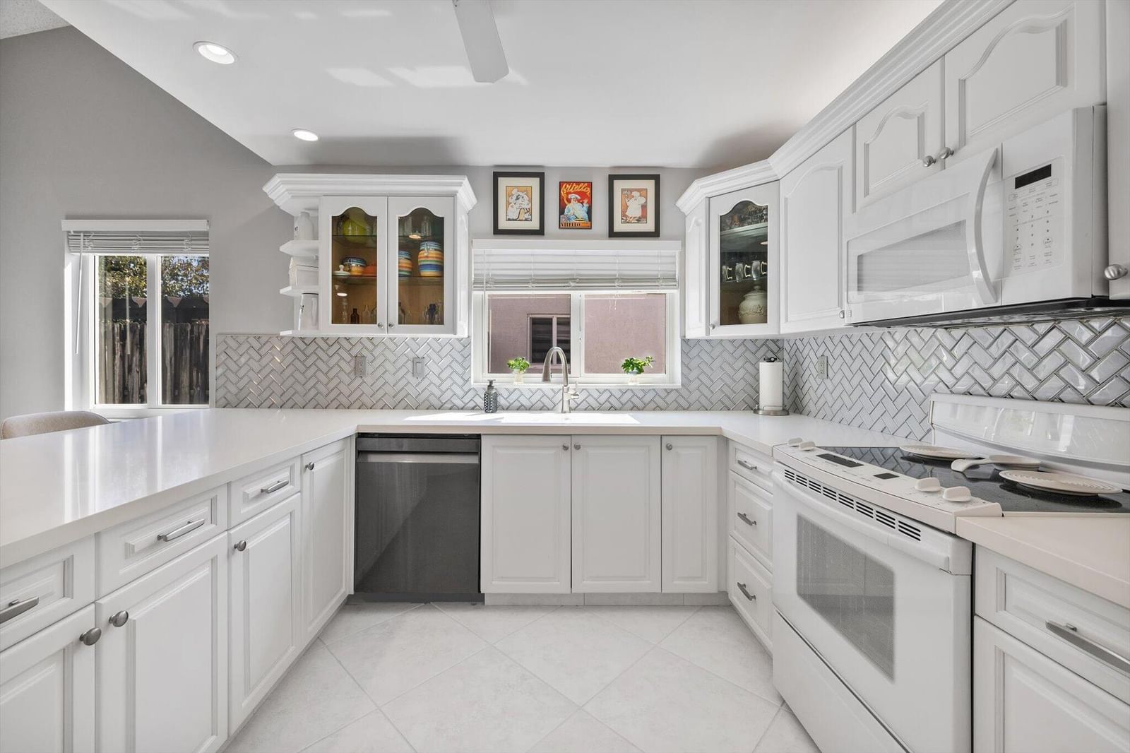 15541 Dover Court, Davie, FL 33331 photo 2