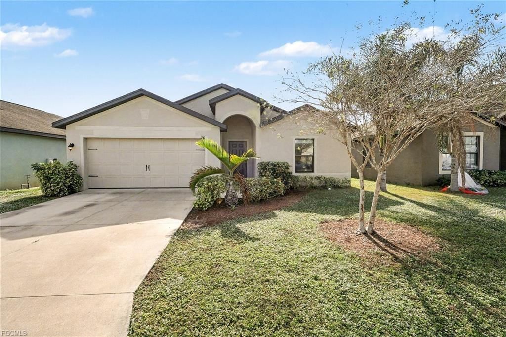 746 Center Lake Street, Lehigh Acres, FL 33974 photo 5