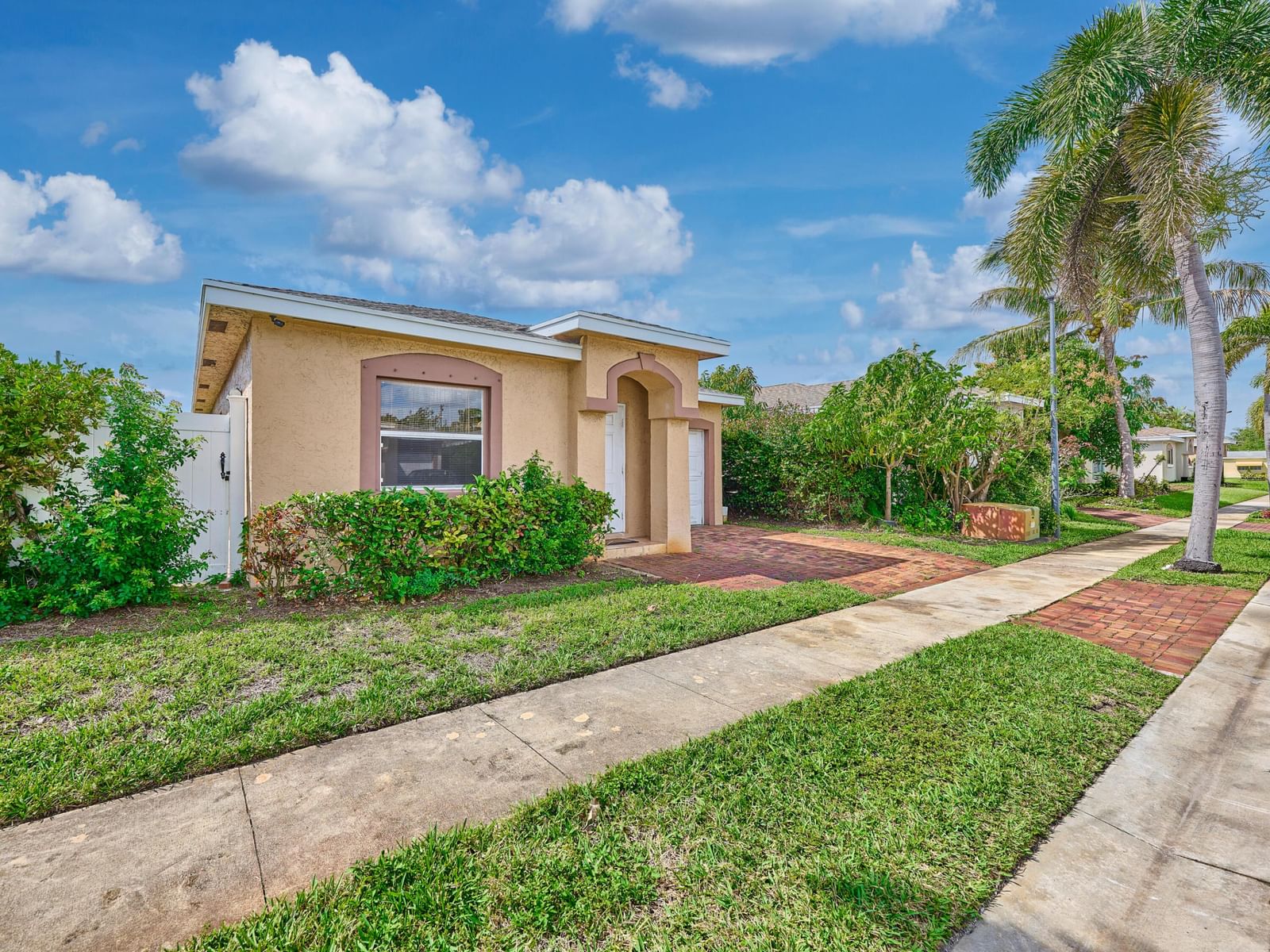 556 E Ridge Cir Circle N, Boynton Beach, FL 33435 photo 3