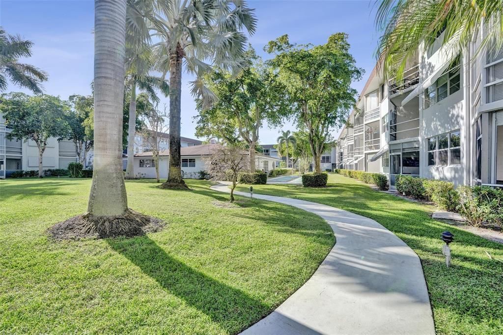 400 SE 10th Street #308, Deerfield Beach, FL 33441 photo 2