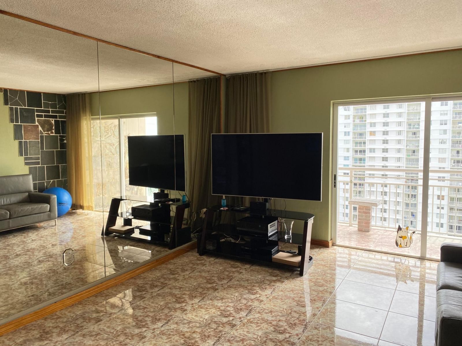 400 Kings Point Drive #1423, Sunny Isles Beach, FL 33160 photo 2