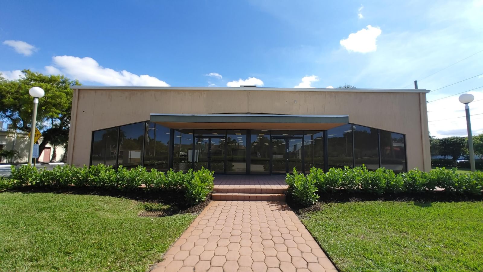 2050 N University Drive, Sunrise, FL photo 2