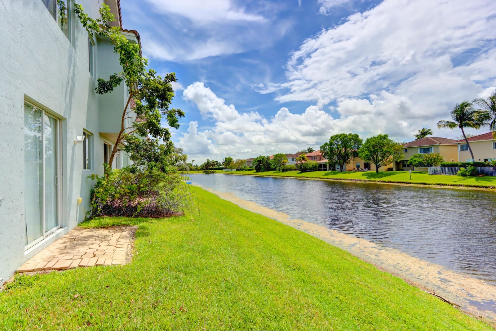 3061 Laurel Ridge Circle, Riviera Beach, FL 33404 photo 2