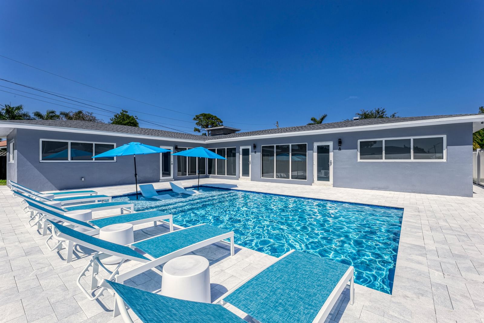 2009 NE 26th Street, Wilton Manors, FL 33305 photo 2