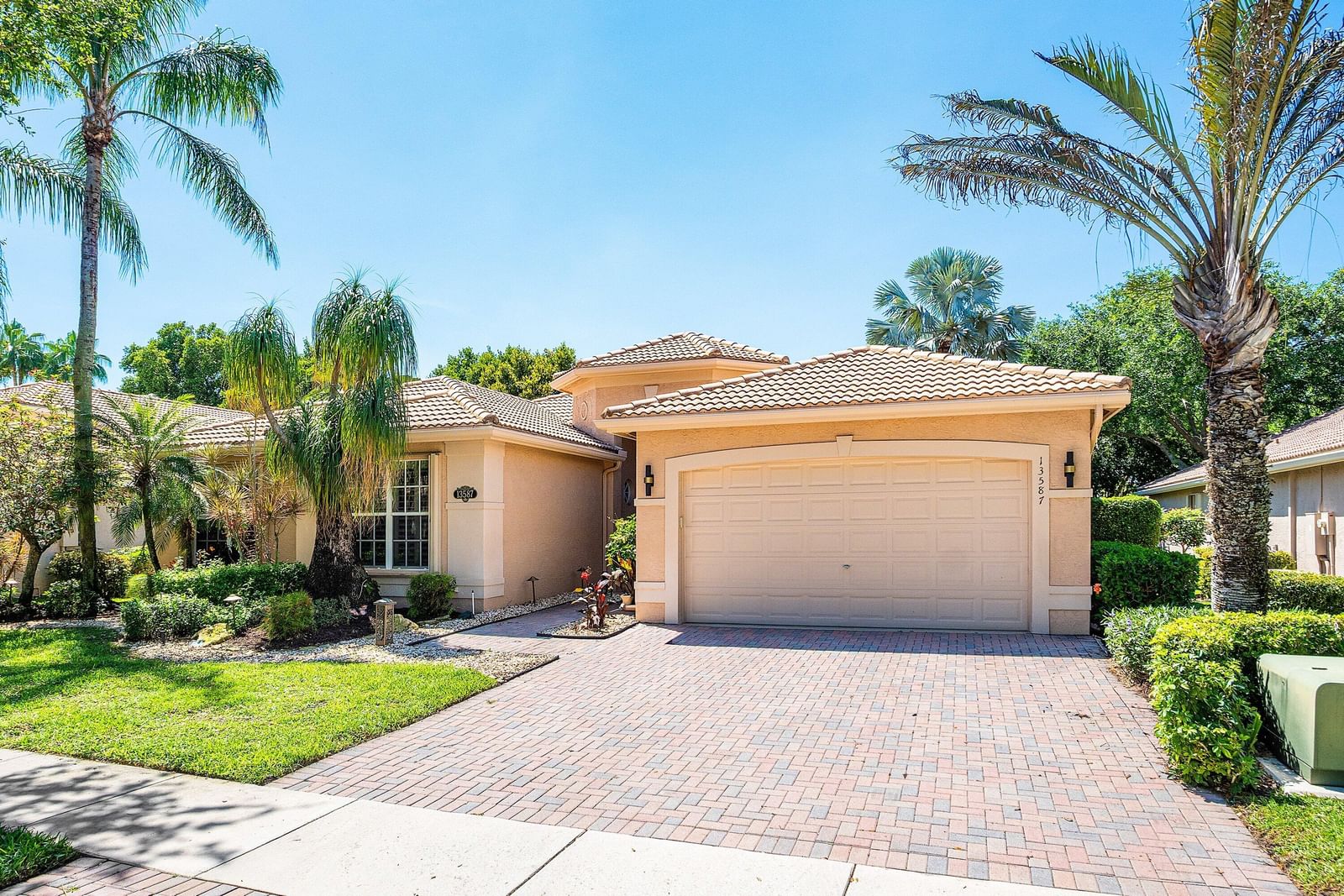 13587 Barcelona Lake Circle, Delray Beach, FL 33446 photo 2