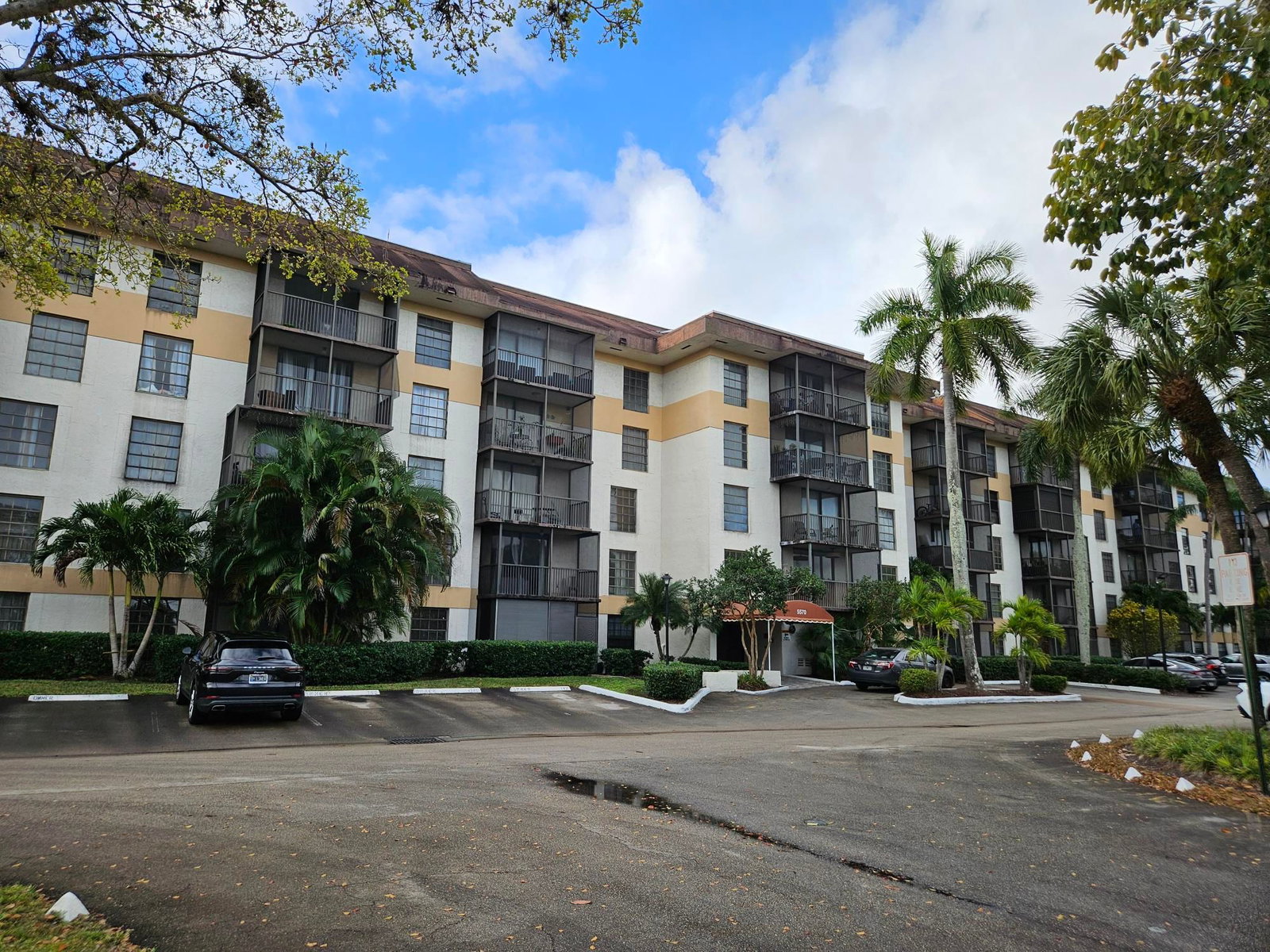 5570 NW 44th Street NW #107a, Lauderhill, FL 33319