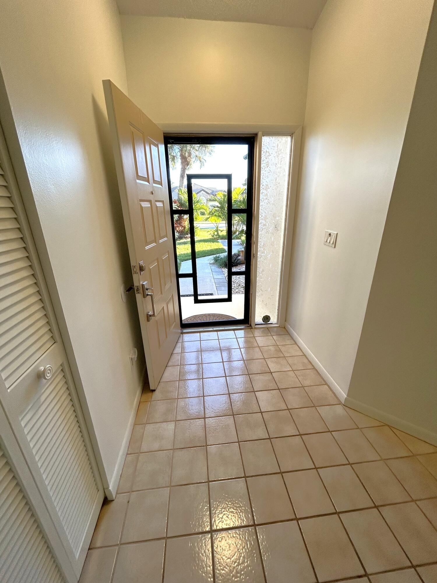 7207 Le Chalet Boulevard, Boynton Beach, FL 33472 photo 4