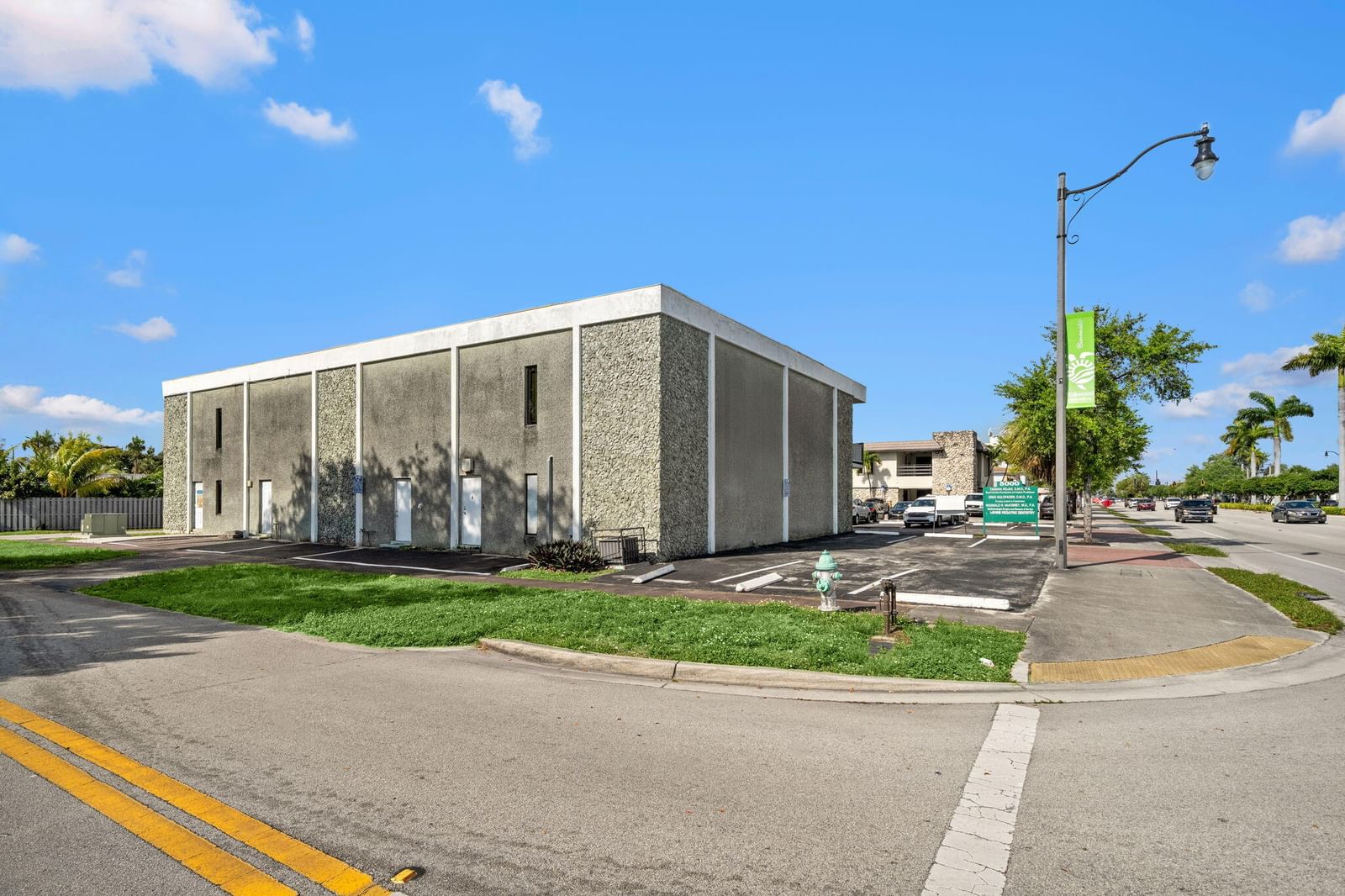 5000 Hollywood Boulevard, Hollywood, FL photo 2