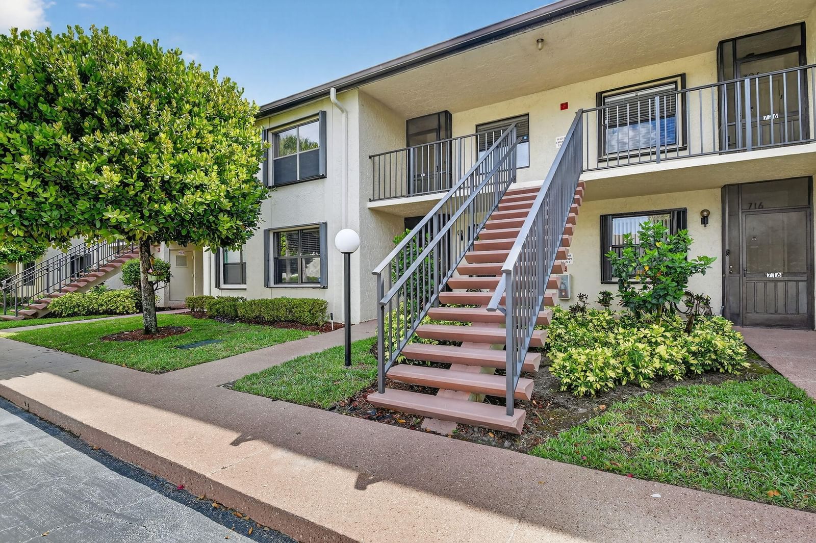 7855 Willow Spring Drive #725, Lake Worth, FL 33467 photo 2