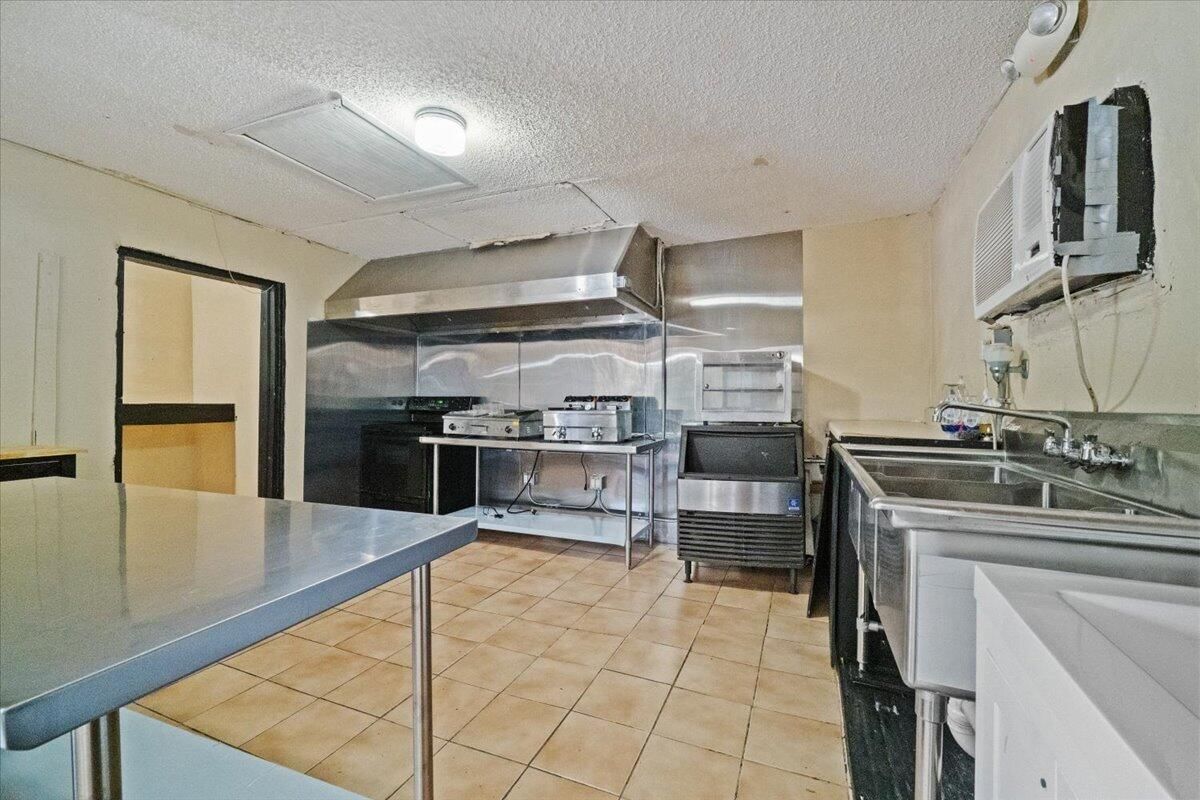 1023 Lee Street, Moore Haven, FL photo 4