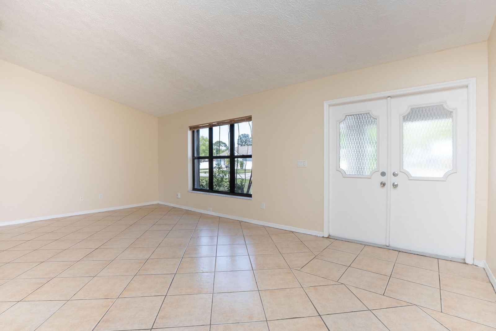 2456 SE Trail Avenue, Port St Lucie, FL 34952 photo 2