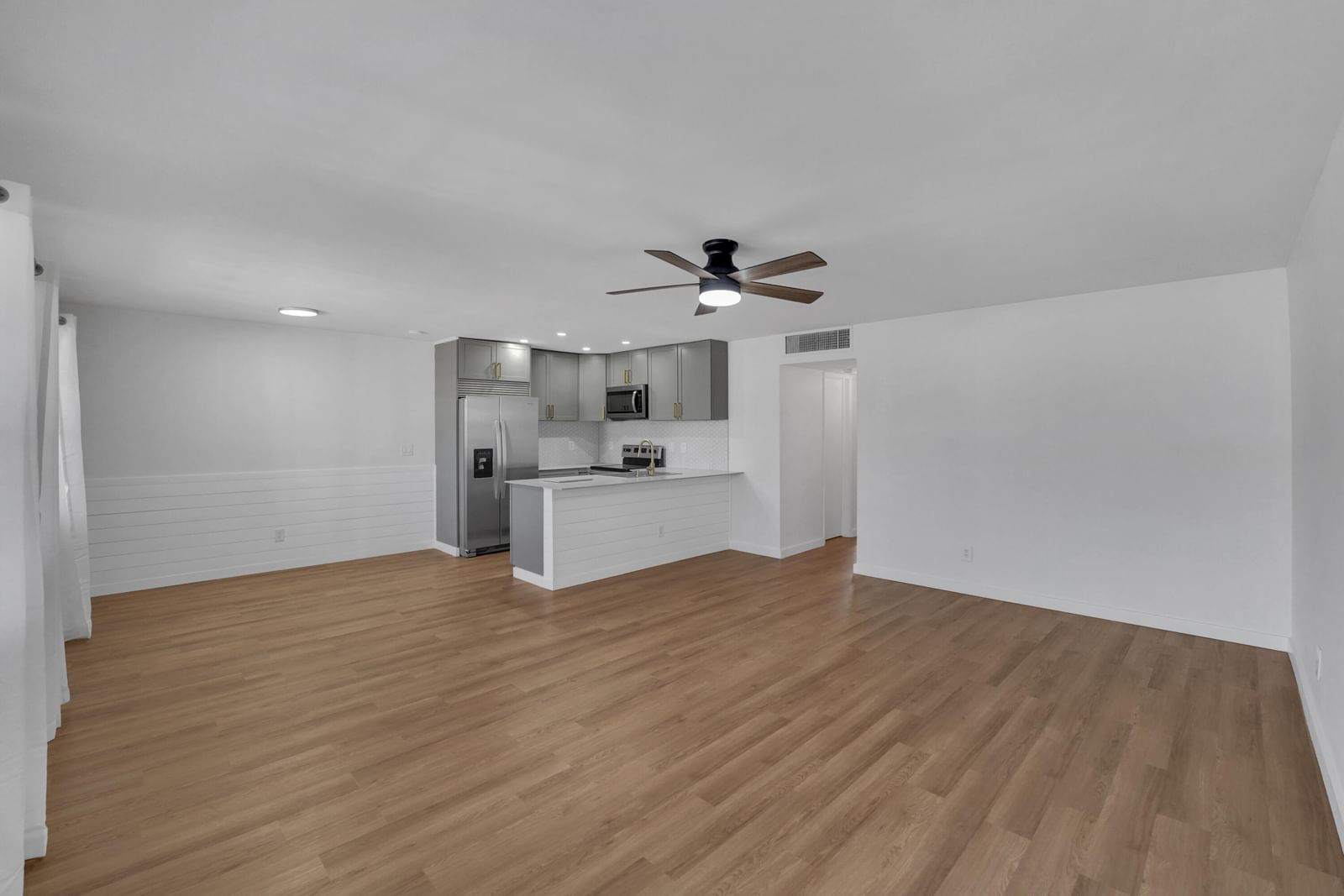 5203 NE 24th Terrace #B207, Fort Lauderdale, FL 33308 photo 2