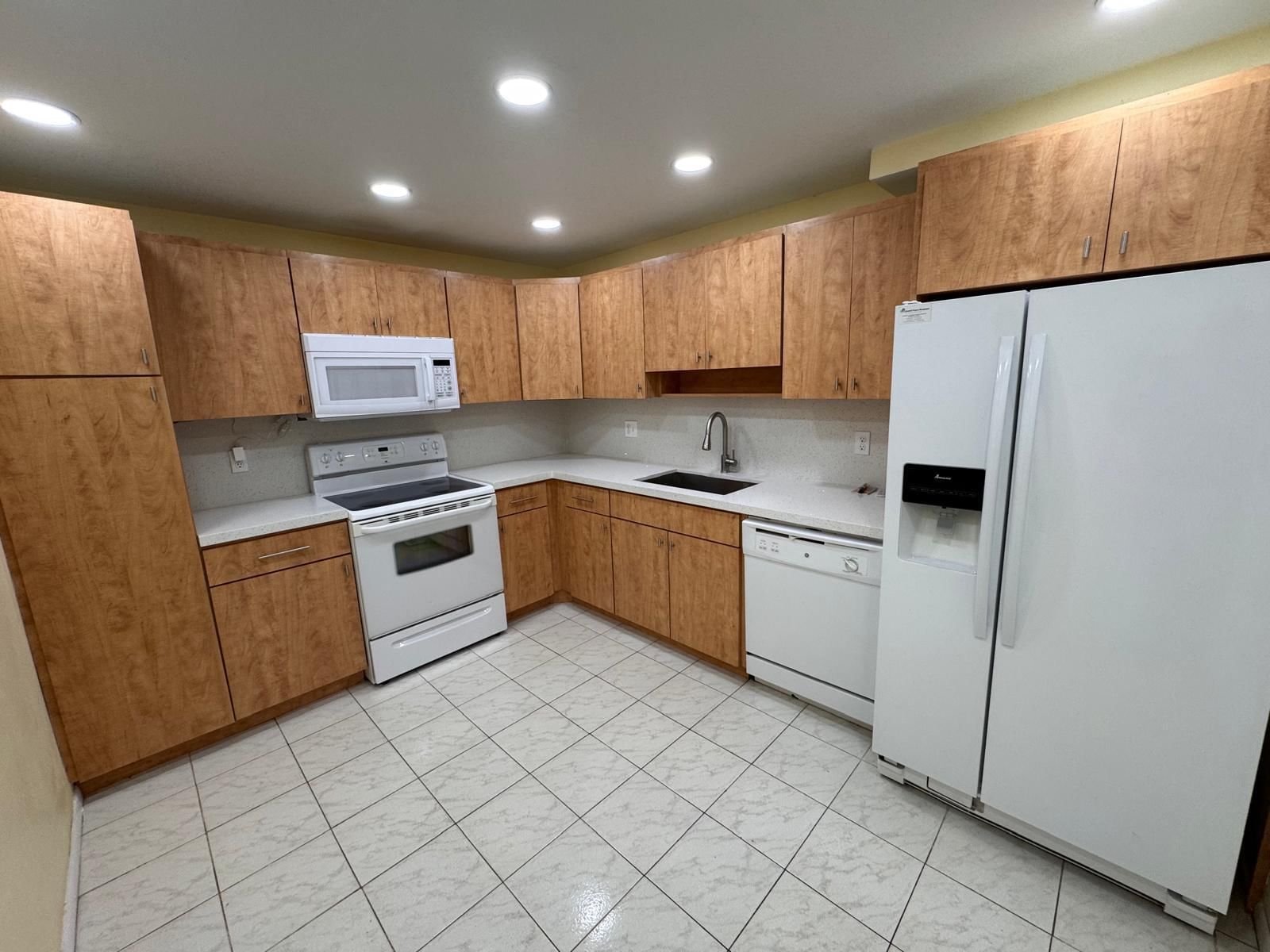 901 Cypress Terrace #103, Pompano Beach, FL 33069 photo 5