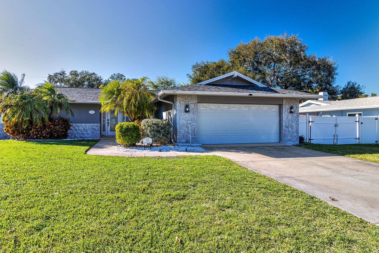 2376 Armour Drive, Dunedin, FL 34698 photo 2