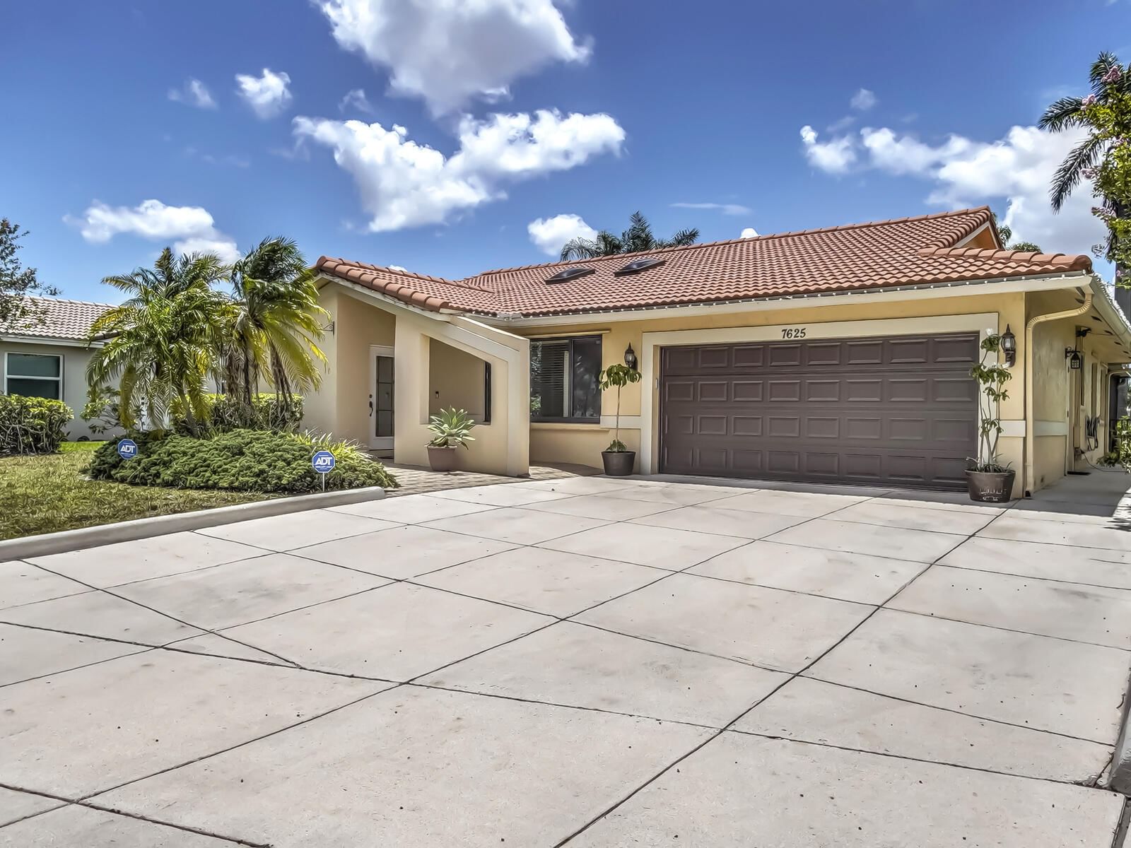 7625 Sunflower Drive, Margate, FL 33063 photo 2