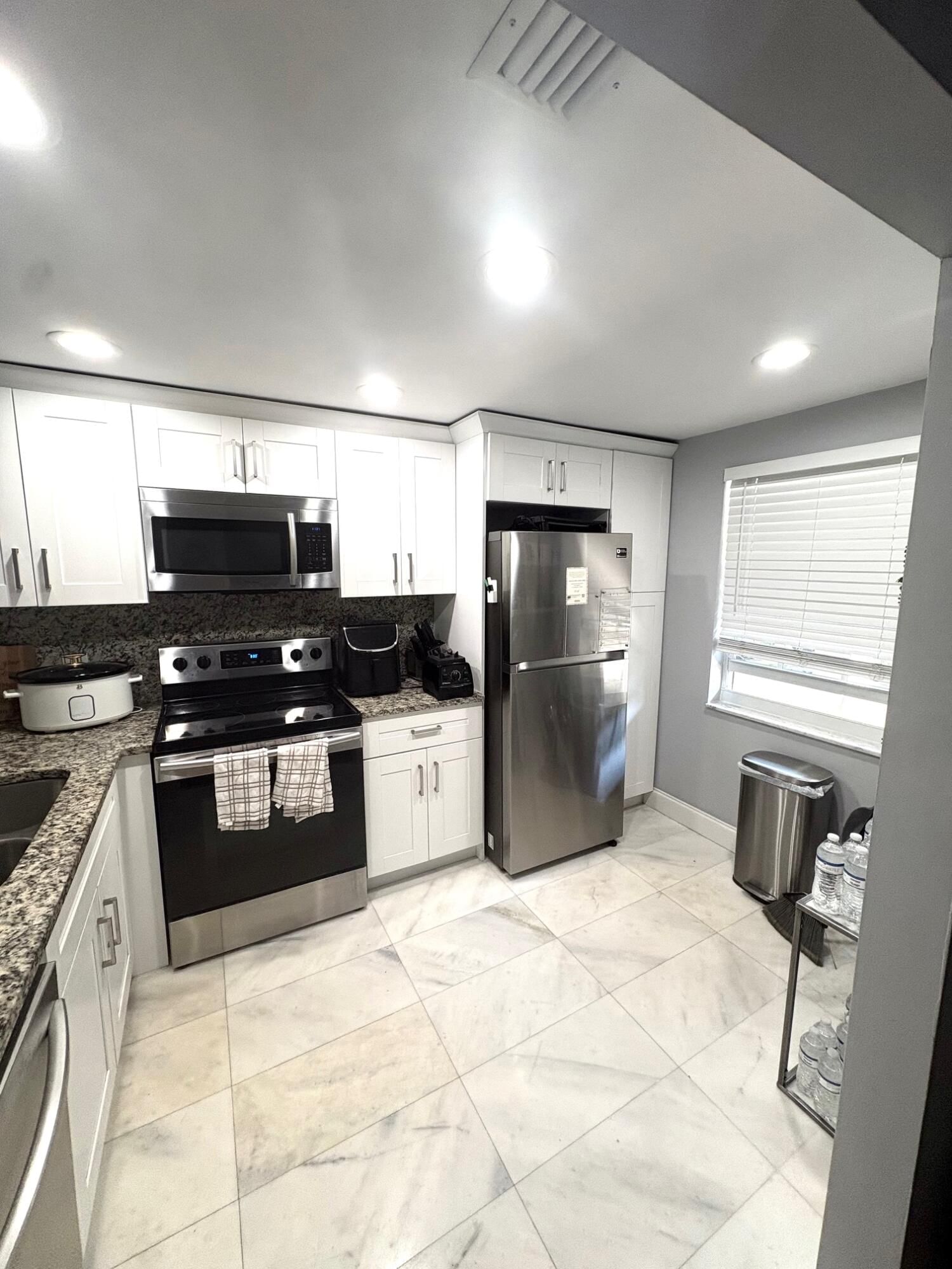 605 Oaks Drive #304, Pompano Beach, FL 33069 photo 3