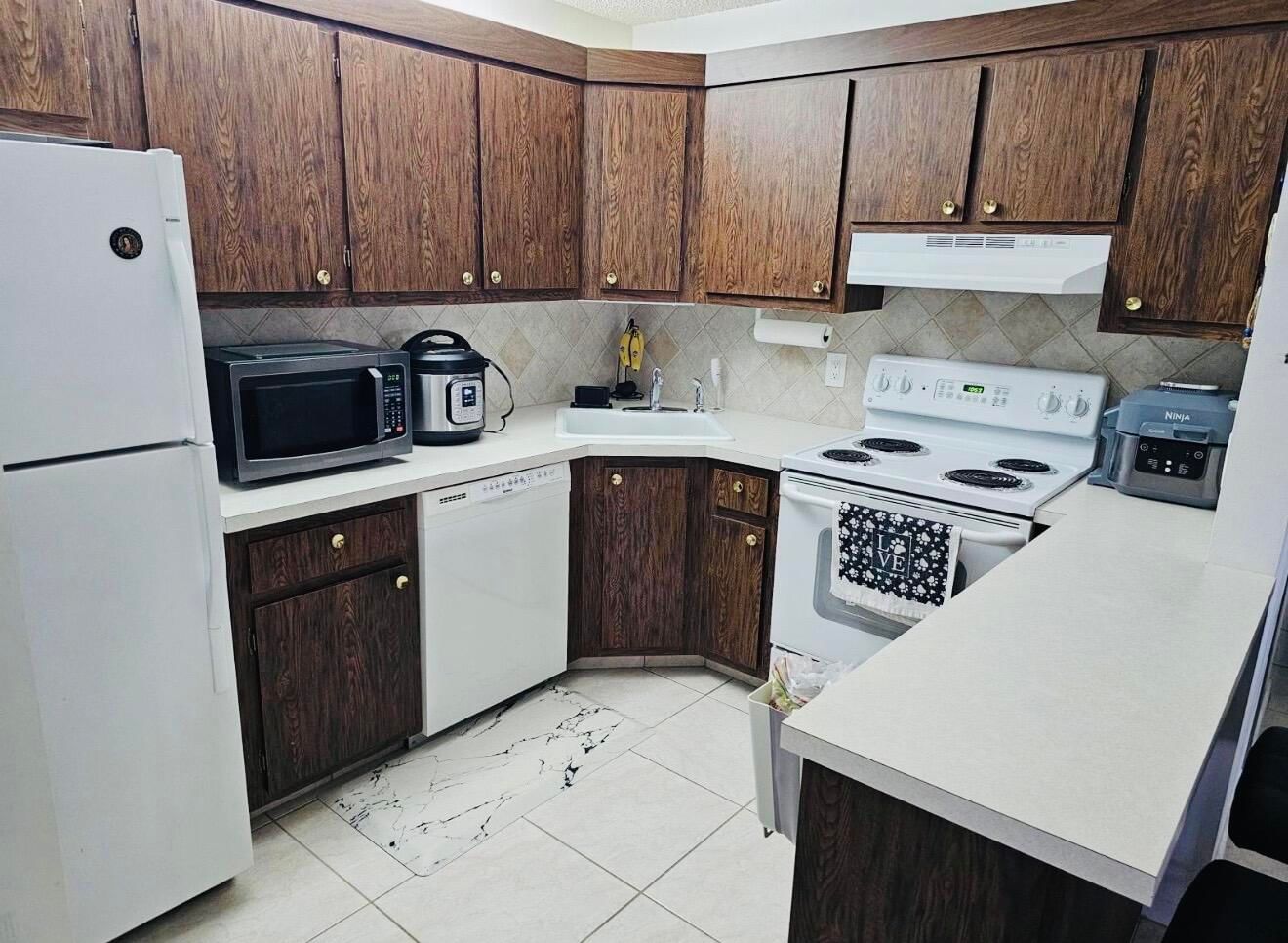 443 Pine Glen Lane #C-2, Greenacres, FL 33463 photo 3