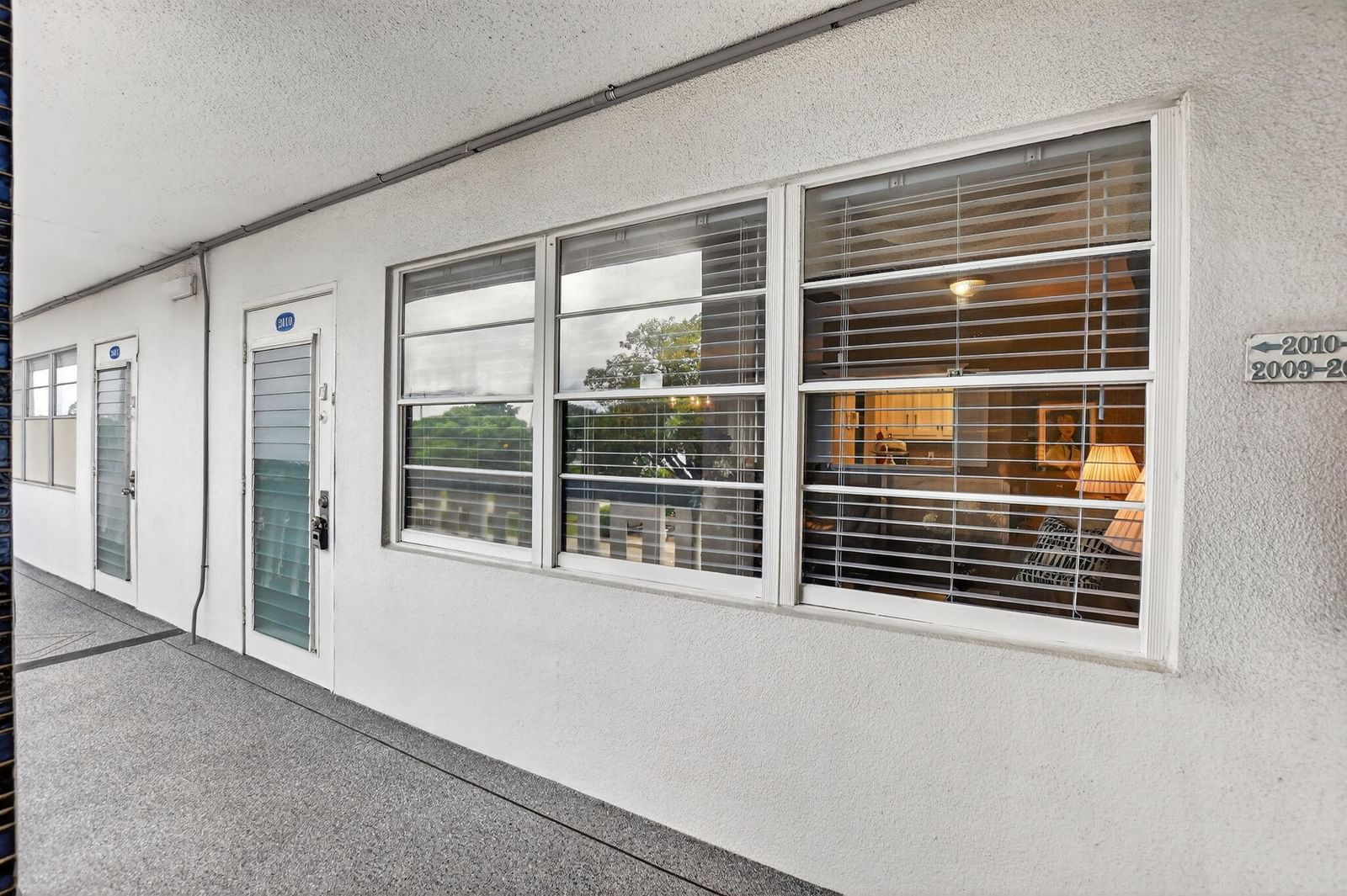 2010 N Farnham N, Deerfield Beach, FL 33442 photo 3