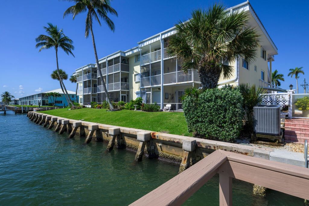 101 Doolen Court #307, North Palm Beach, FL 33408 photo 2