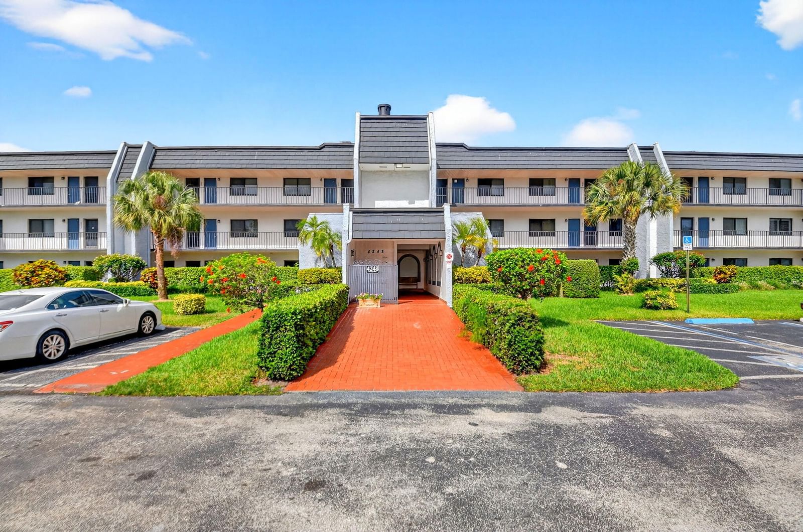 4248 Deste Court #304, Lake Worth, FL 33467 photo 2