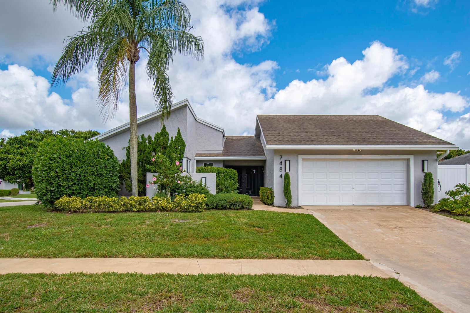 7484 Malibu Crescent, Boca Raton, FL 33433 photo 2