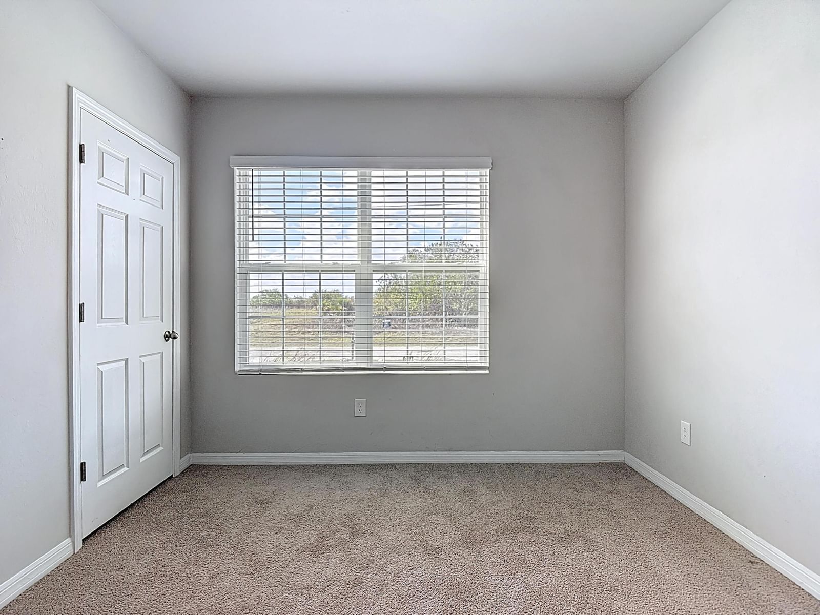 524 W Glendale Avenue, Labelle, FL 33935 photo 3