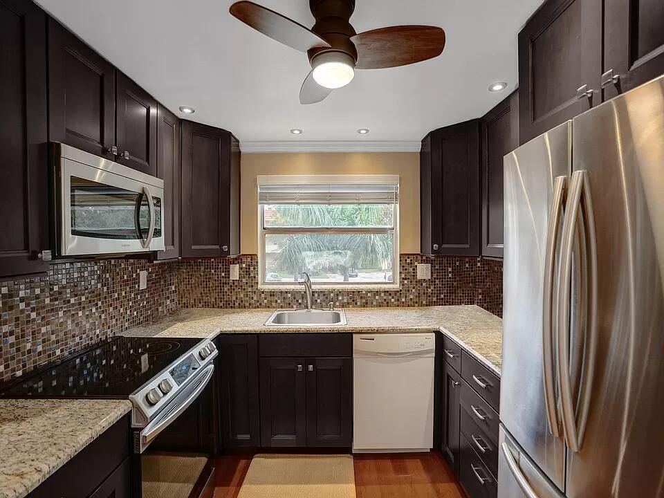 9020 Sunrise Lakes Boulevard #201, Sunrise, FL 33322 photo 3