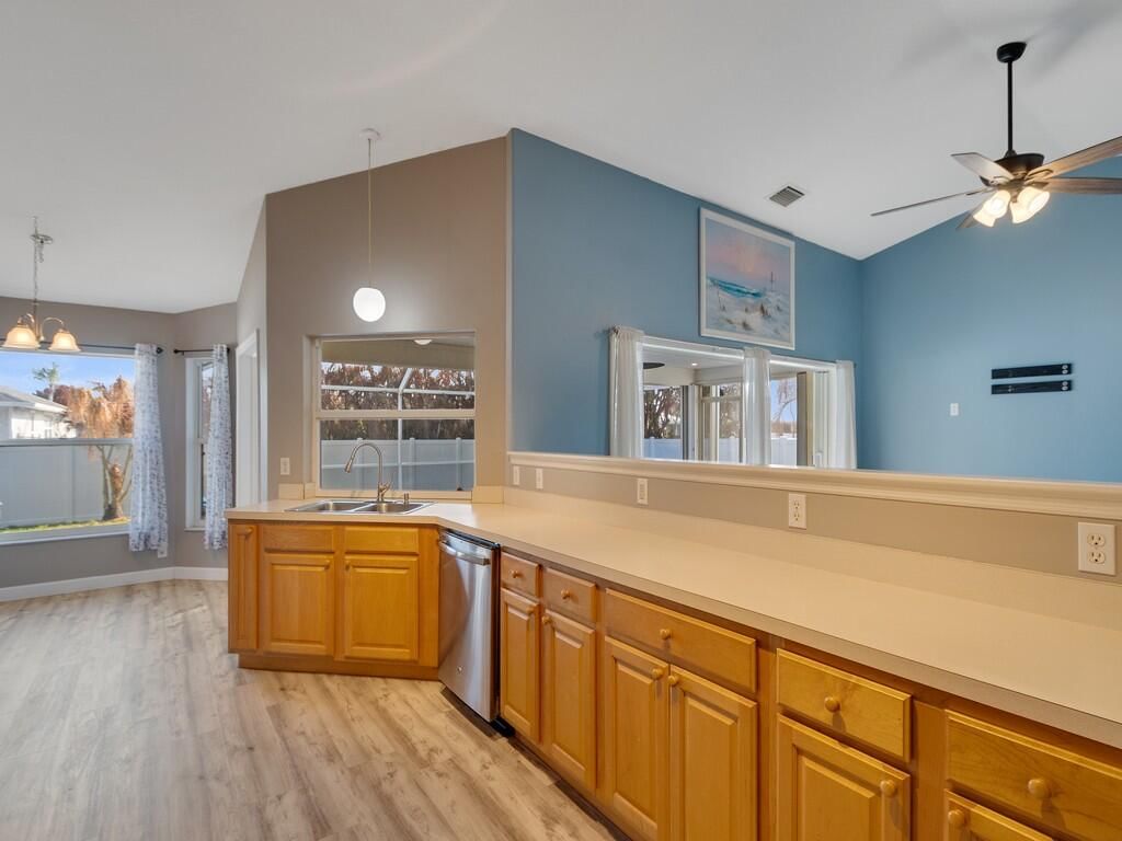 492 Biscayne Lane, Sebastian, FL 32958 photo 3