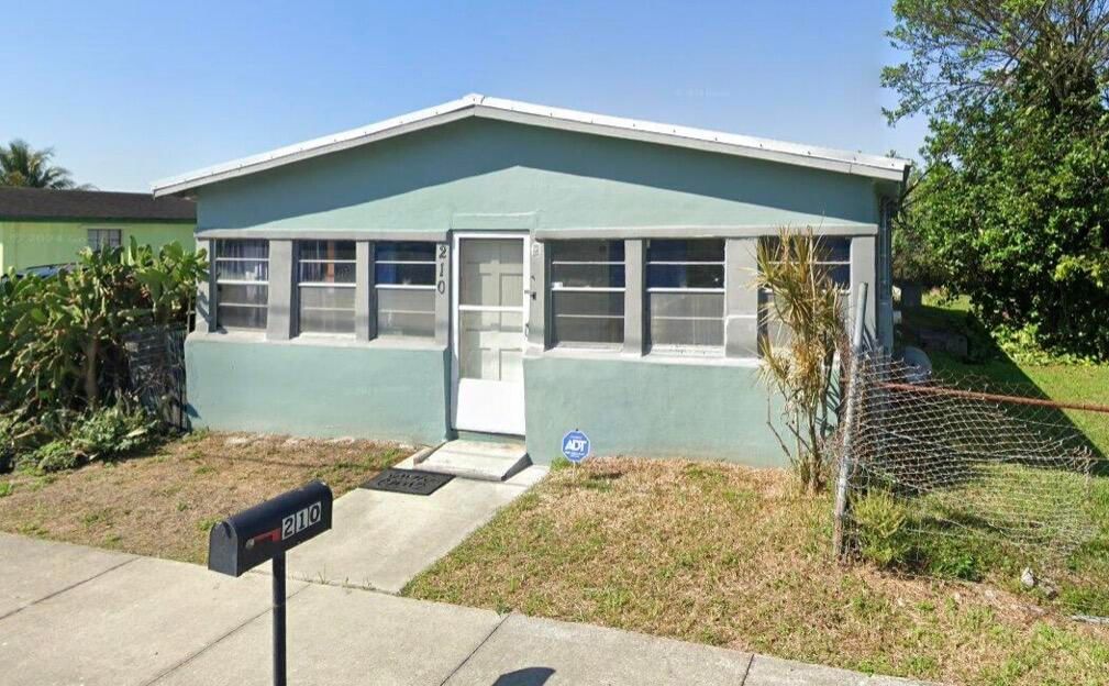 210 SW 12th Avenue SW, South Bay, FL 33493 photo 2